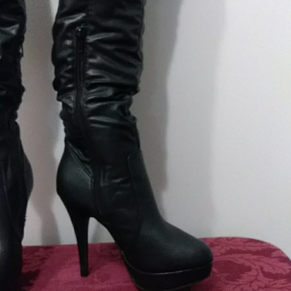 Boots - Picture 2 of 3